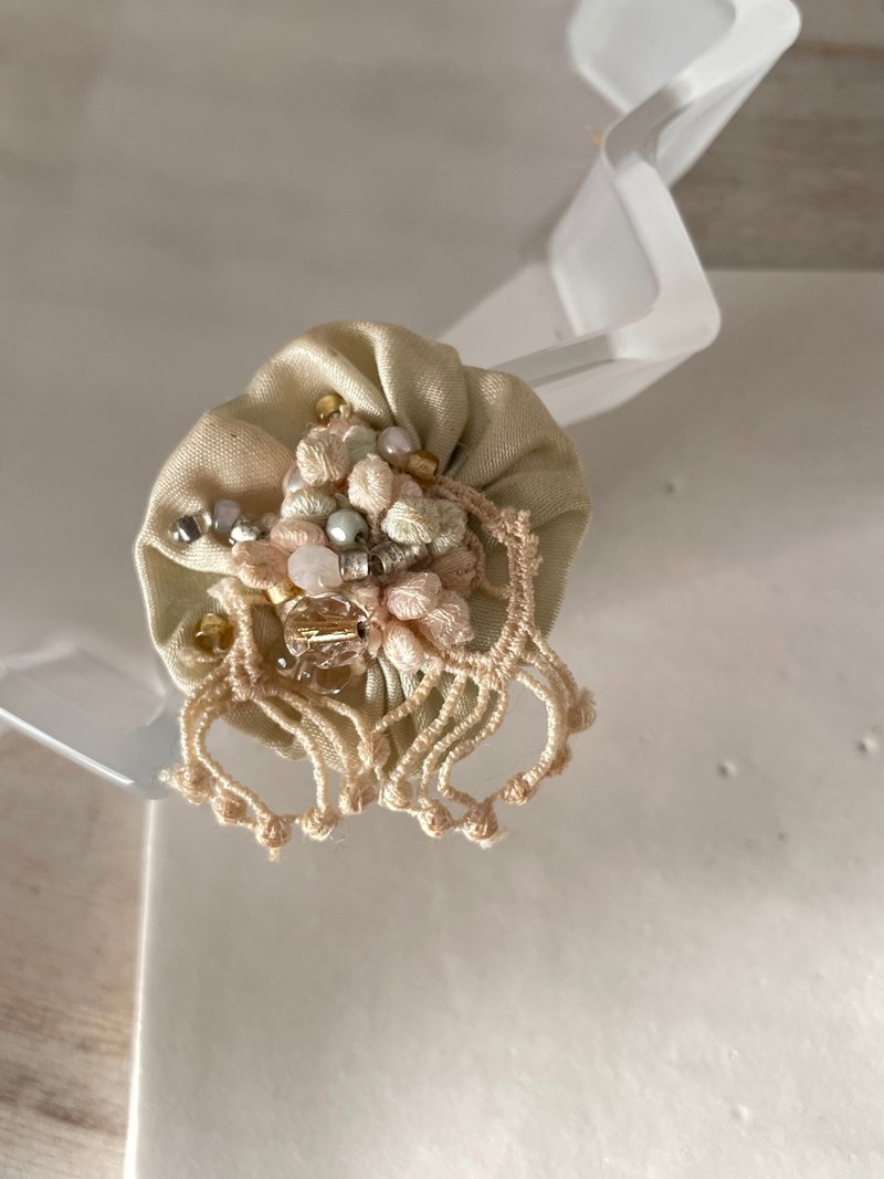 春色 捷克珠饰 刺绣 耳环 手染 手缝 古董风格 颗粒花 - 耳环/耳夹 - 棉．麻 多色