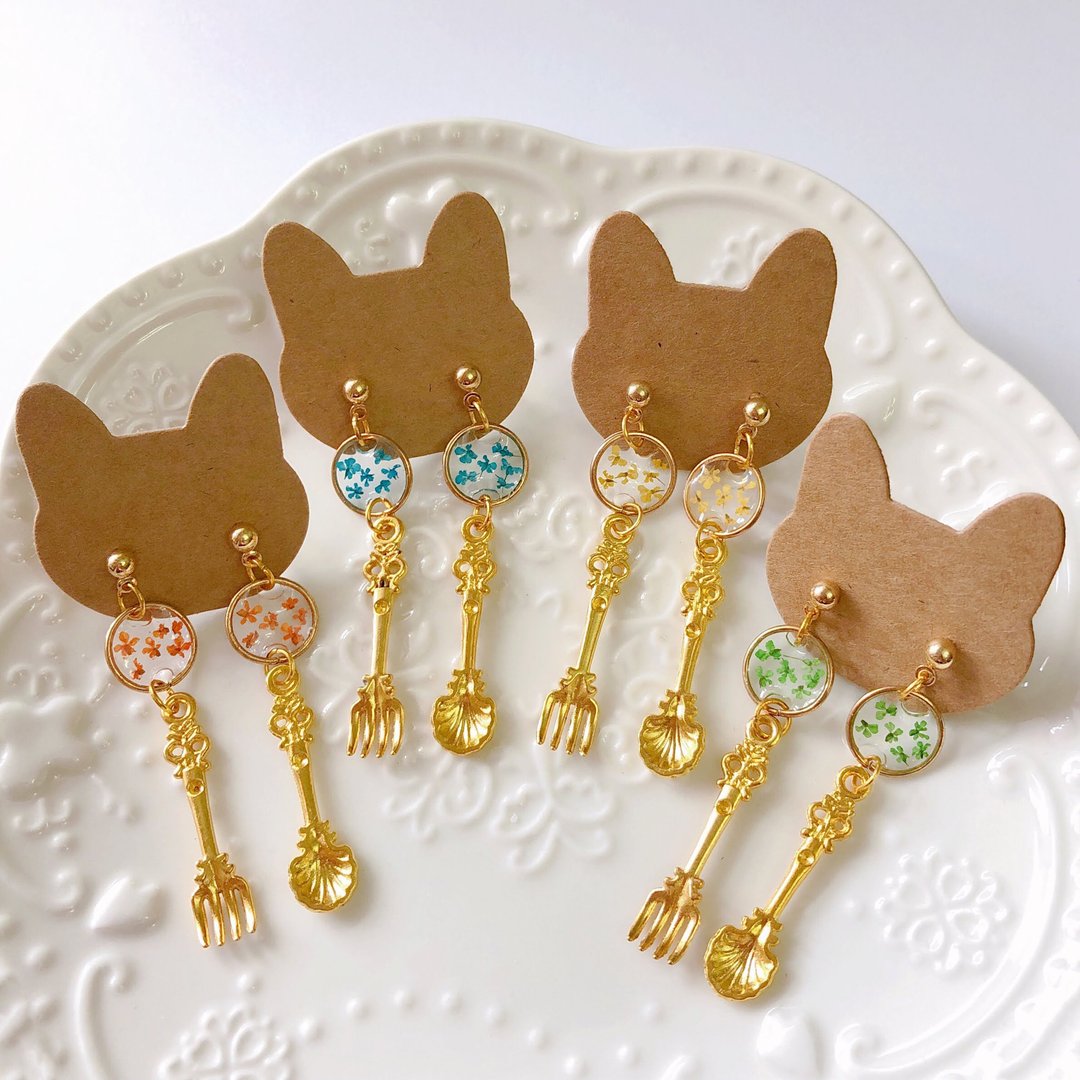 金色叉子汤匙耳环 耳夹 手作 干燥花 日本树脂 真花 迷你 餐具 - 耳环/耳夹 - 树脂 多色