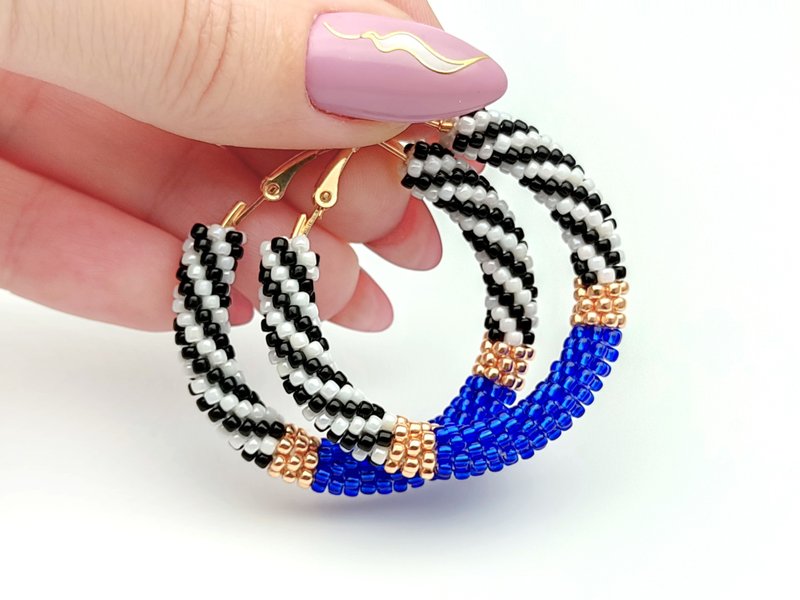 手作, 耳環, 派對, 華麗耳環, Blue bead hoop earrings, Bright beaded hoops, Handmade jewelry - 耳环/耳夹 - 玻璃 蓝色
