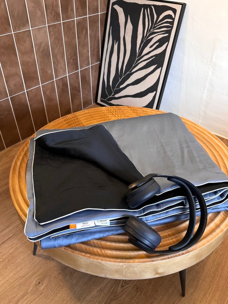 ROZZ100%天丝双人撞色凉被—黑/蓝/深蓝/个性 - 寝具 - 丝．绢 黑色