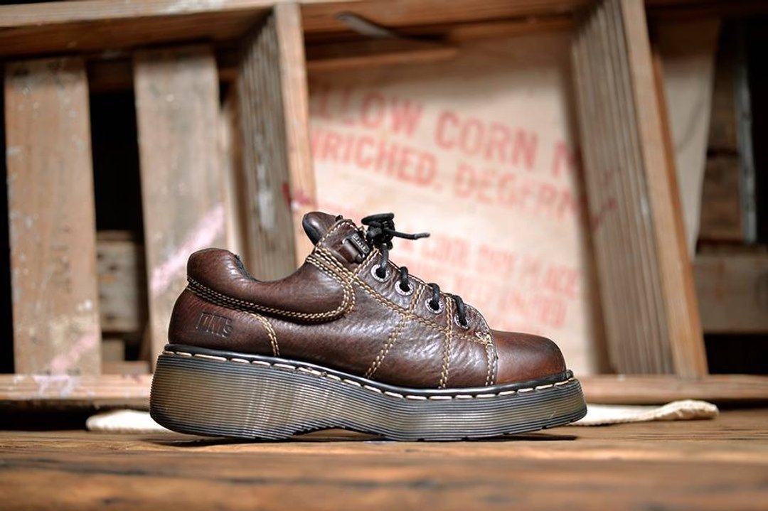 《Dr. Martens Shoes》马汀厚底工作鞋 复古咖啡色 DME06 - 芭蕾鞋/娃娃鞋 - 真皮 咖啡色