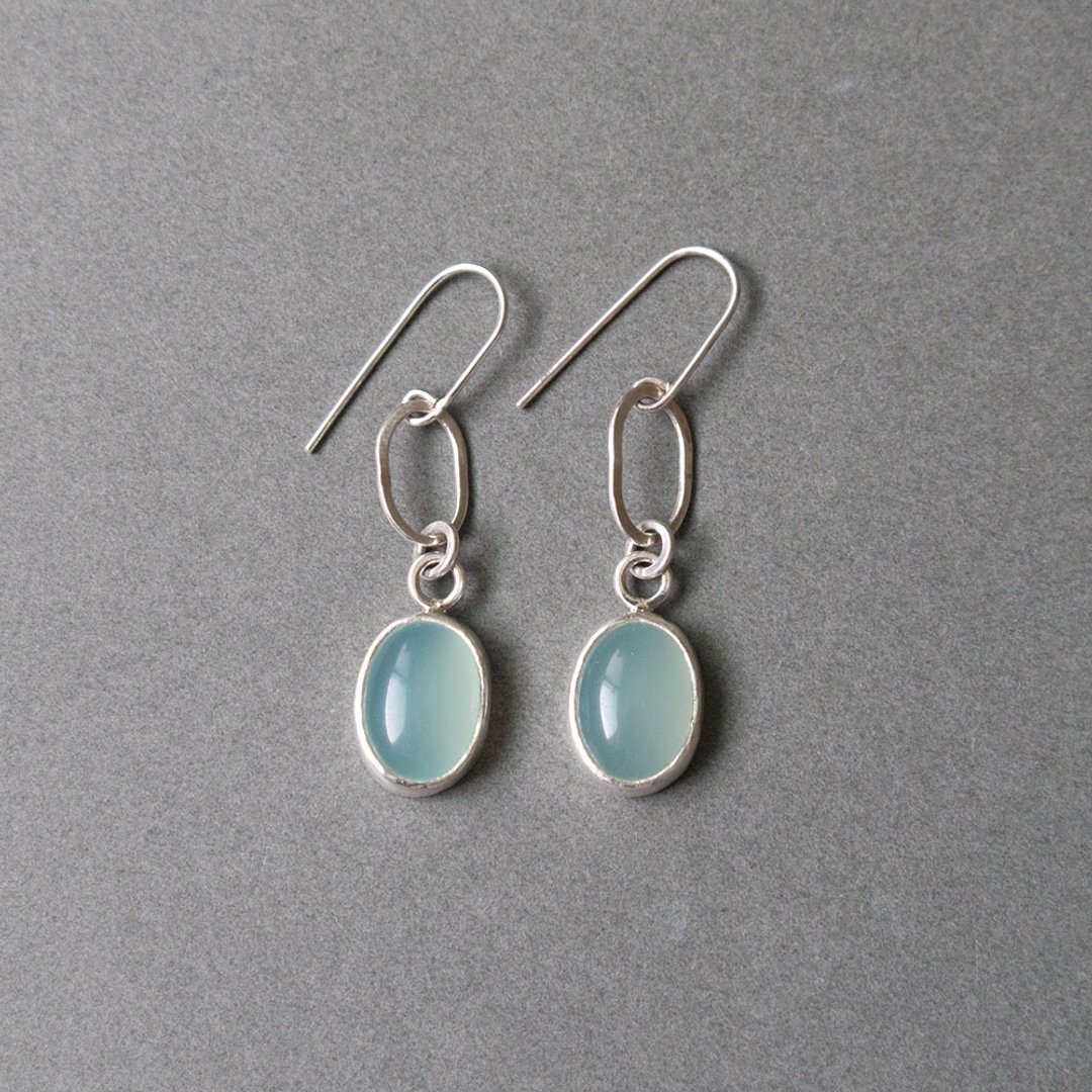 水绿玉髓纯银耳环 Aqua chalcedony silver earrings - 耳环/耳夹 - 宝石 绿色