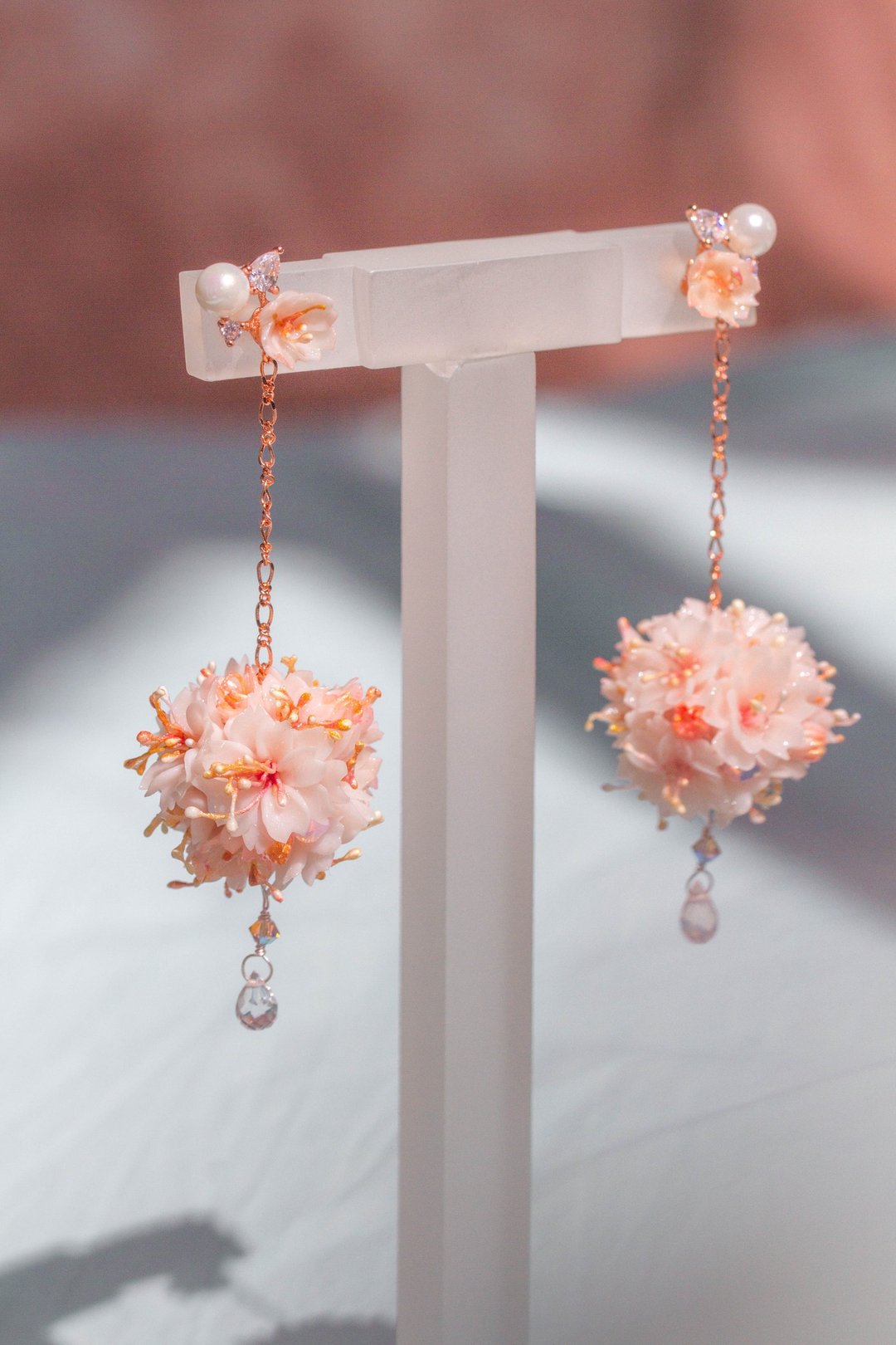 溢樱BLOSSOM : 满开樱溢樱花花球耳环 - Pamycarie 手工制作饰品 - 耳环/耳夹 - 粘土 粉红色
