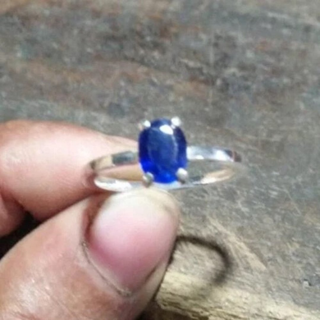 天然蓝宝石订婚戒指 锡兰蓝宝石订婚戒指 蓝宝石 - 戒指 - 宝石 蓝色