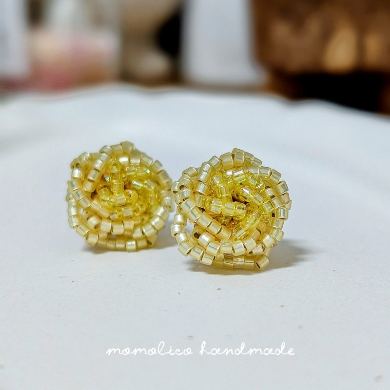 钩针 串珠 编织花耳环 结球玫瑰 - 耳环/耳夹 - 其他材质 黄色