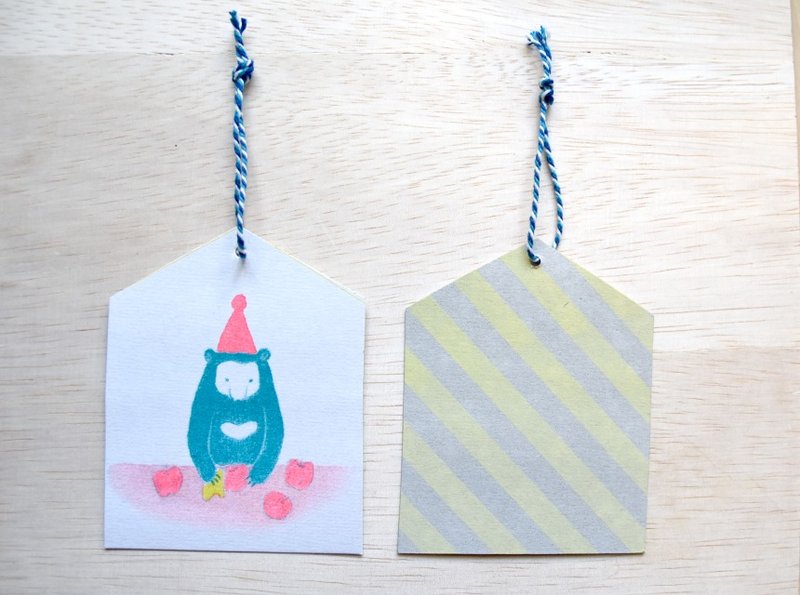 Bear paper tag to polish apples - 木工/竹艺/纸艺 - 纸 多色