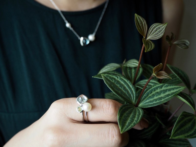 春漾。纯银镀K金。戒指ring <蓝色拓帕石。橄榄石。珍珠> - 戒指 - 宝石 