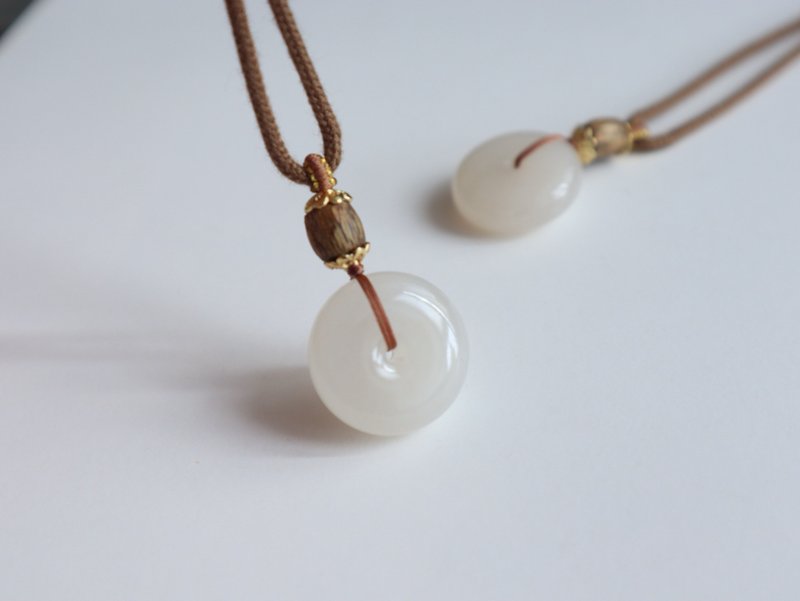 天然冰底藕粉和田玉平安扣吊坠项链 清新淡雅 平安喜乐 顺遂无忧 - 项链 - 玉石 
