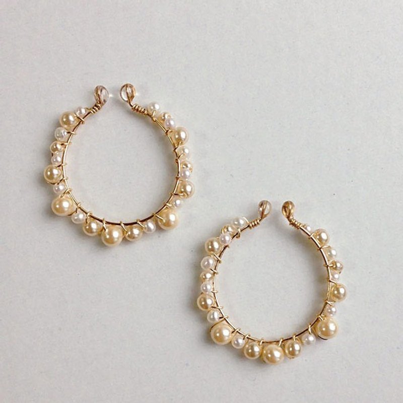 14 kgf freshwater pearl AAA vintage glass pearl hoop earclipsOR pierced earring - 耳环/耳夹 - 宝石 白色