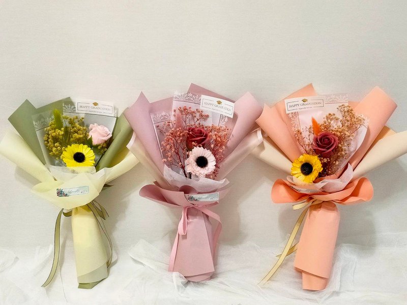 【蓝芯手作】香皂花毕业花束 毕业季送礼 情人节花束 生日礼物 - 摆饰 - 植物．花 