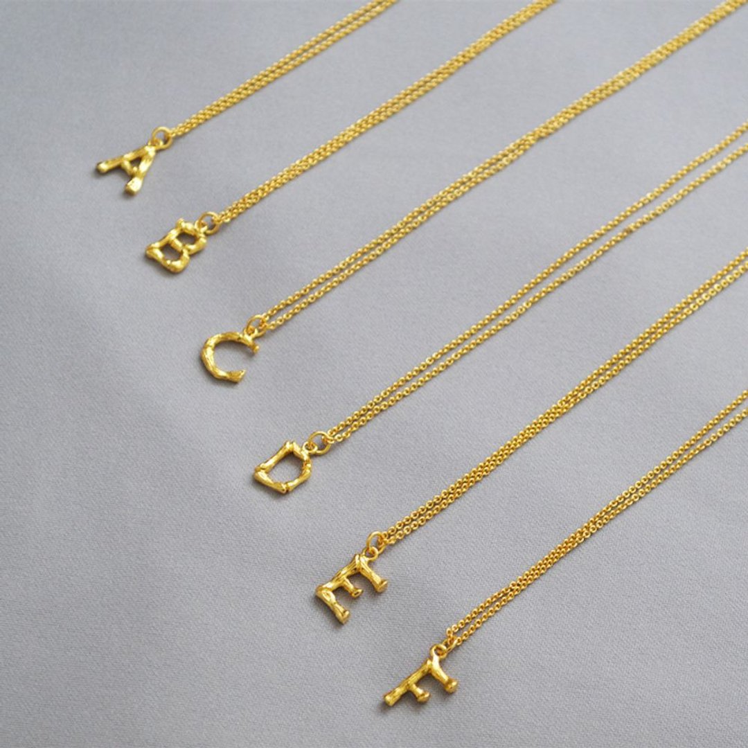 椰子海经典英文字母金色项链 ALPHABET INITIAL GOLD NECKLACE - 项链 - 铜/黄铜 金色