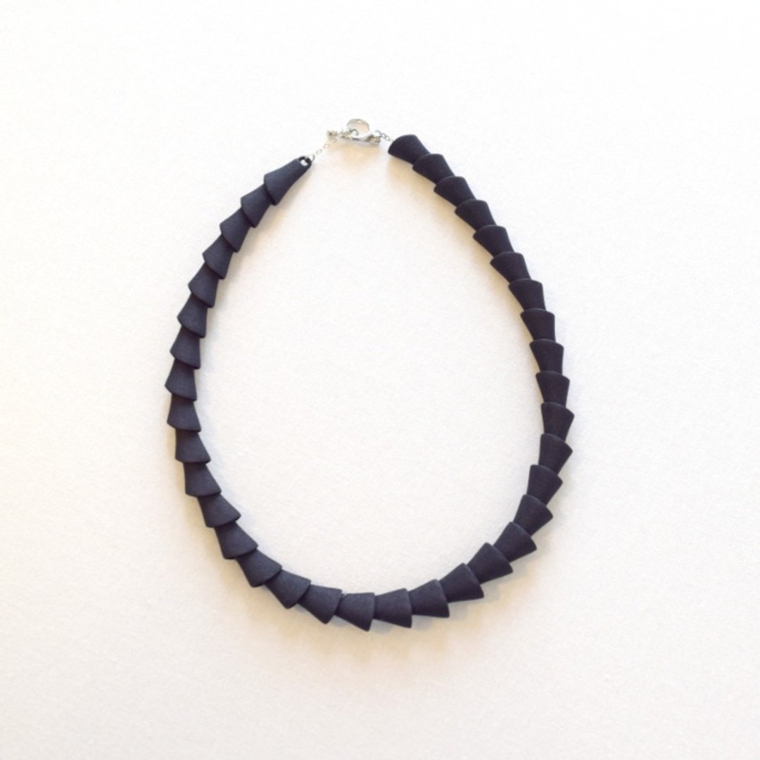 mehen necklace black - 项链 - 塑料 黑色