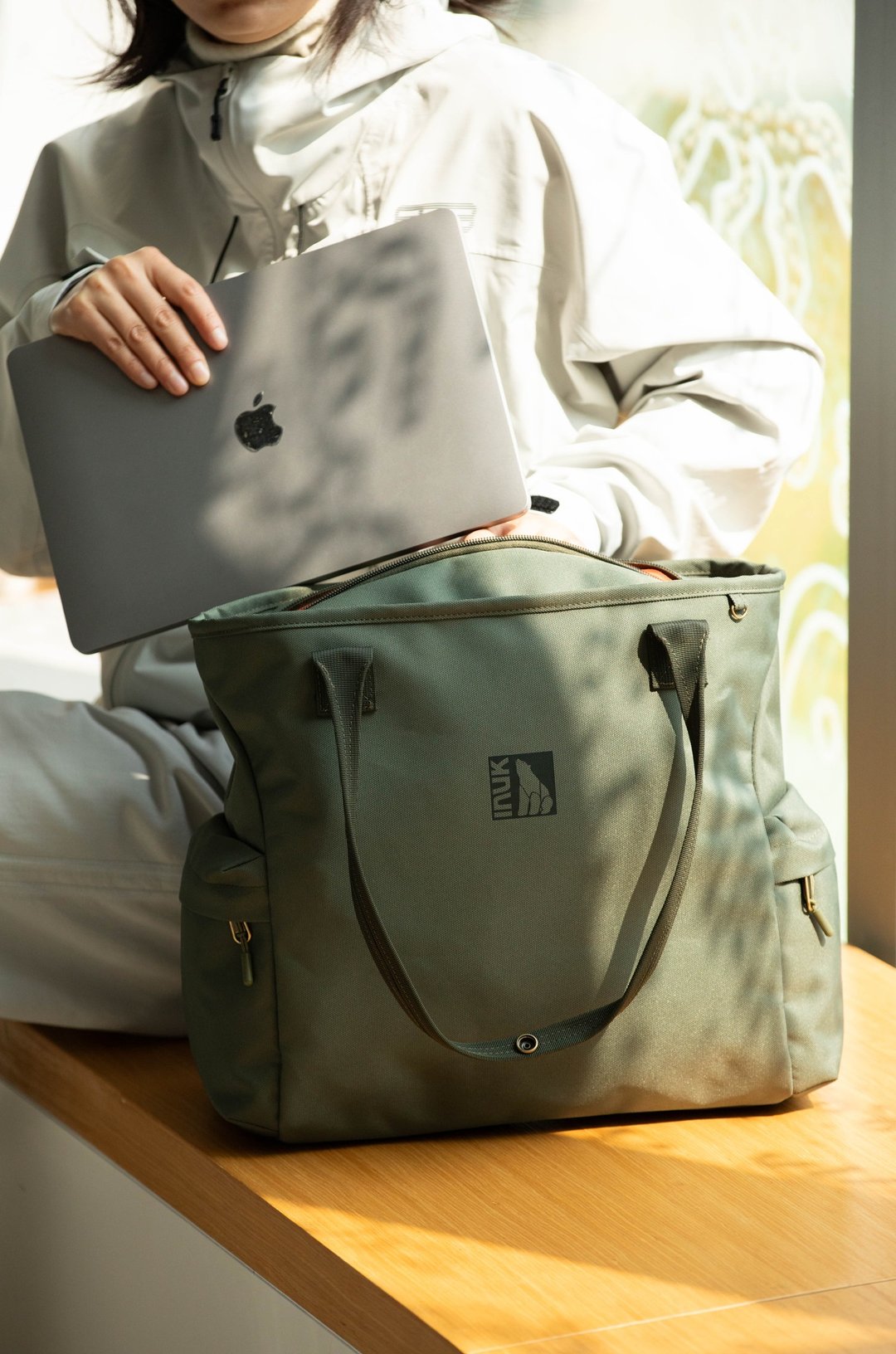 环保调色板 通勤侧背包 Eco Primary INTONE 松茶绿 23L - 侧背包/斜挎包 - 环保材料 绿色