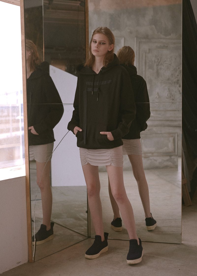 织带刺绣连帽卫衣 - 中性连帽卫衣/T 恤 - 棉．麻 白色