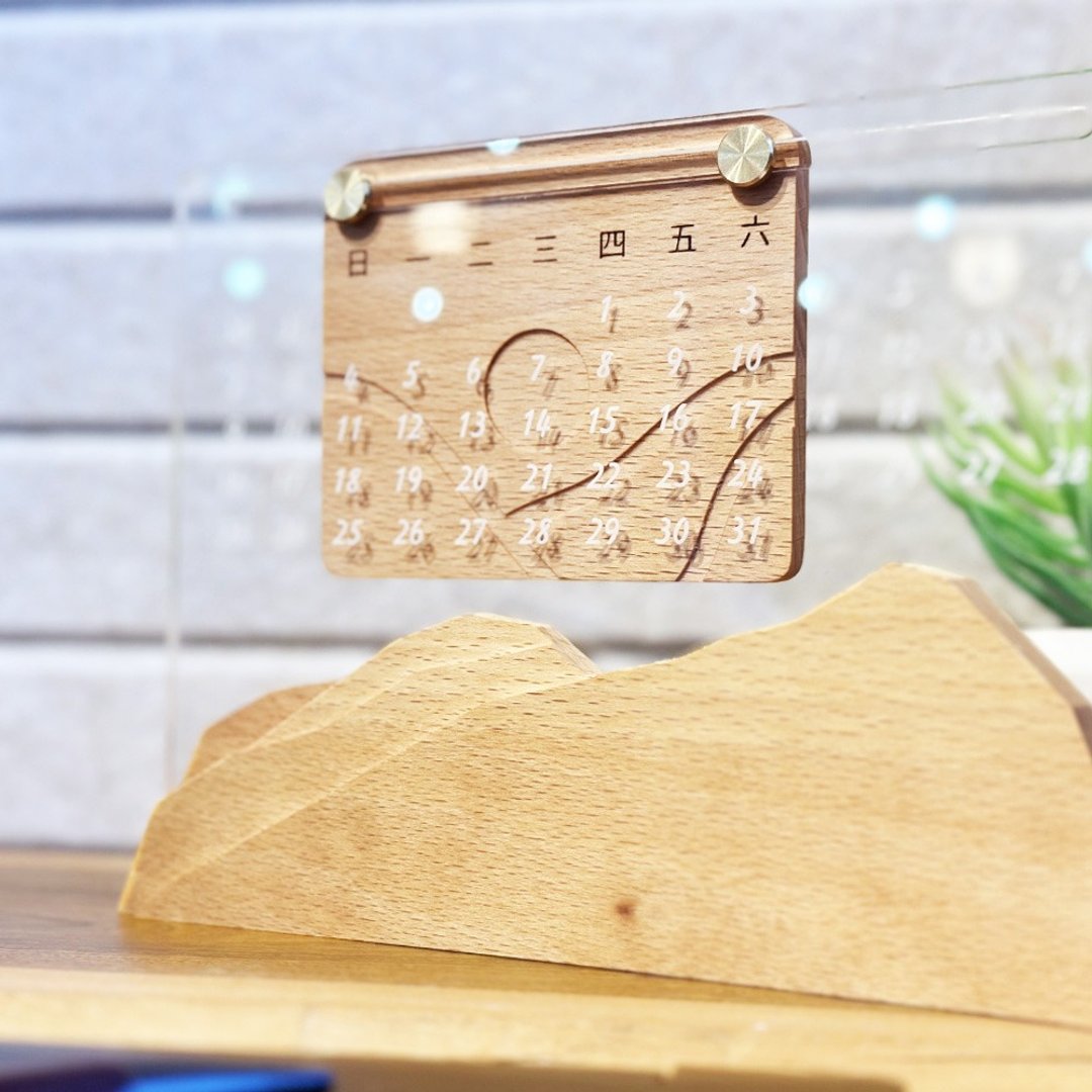 山际线原木万年历 - 定制化刻字 - 年历/台历 - 木头 卡其色