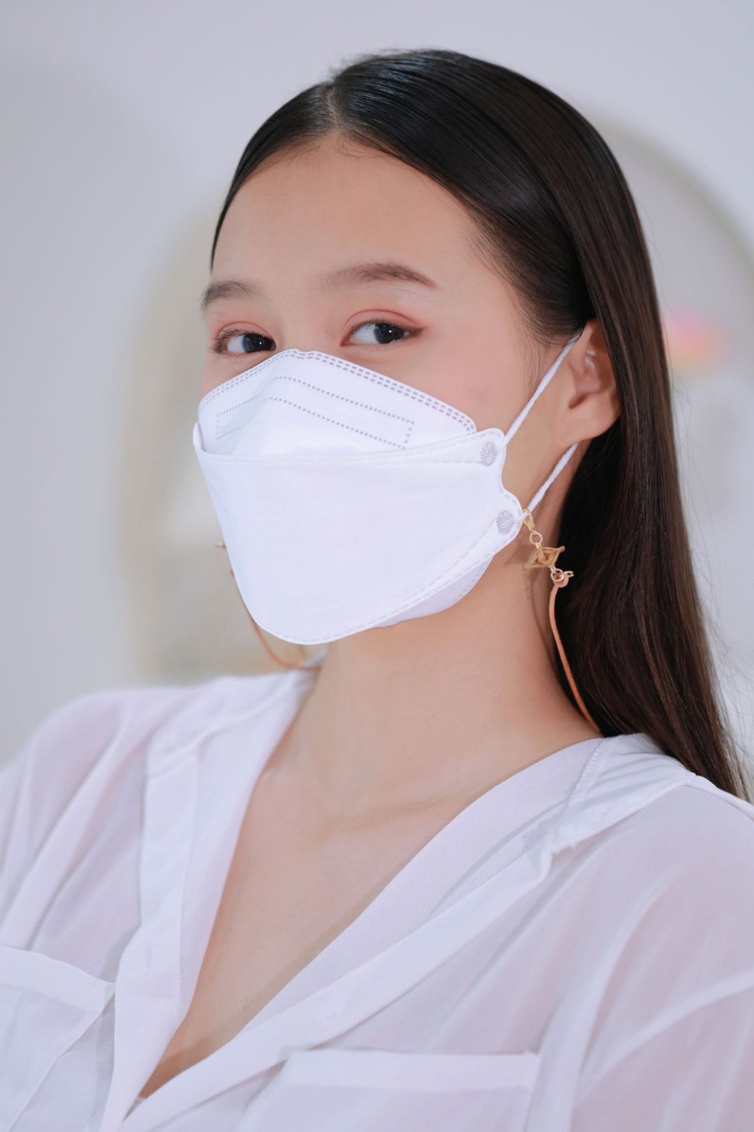 风之สายคล้องแมสก์ดอกไม้ (侧视图) 棕色 (手工制品) | ghom-lanna | 竹 - 挂绳/吊绳 - 木头 咖啡色