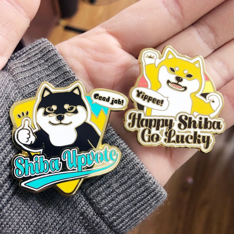 仓屋狗哩狗气日常表情包周边柴犬仿珐琅金属徽章挂件 - 胸针 - 其他金属 橘色