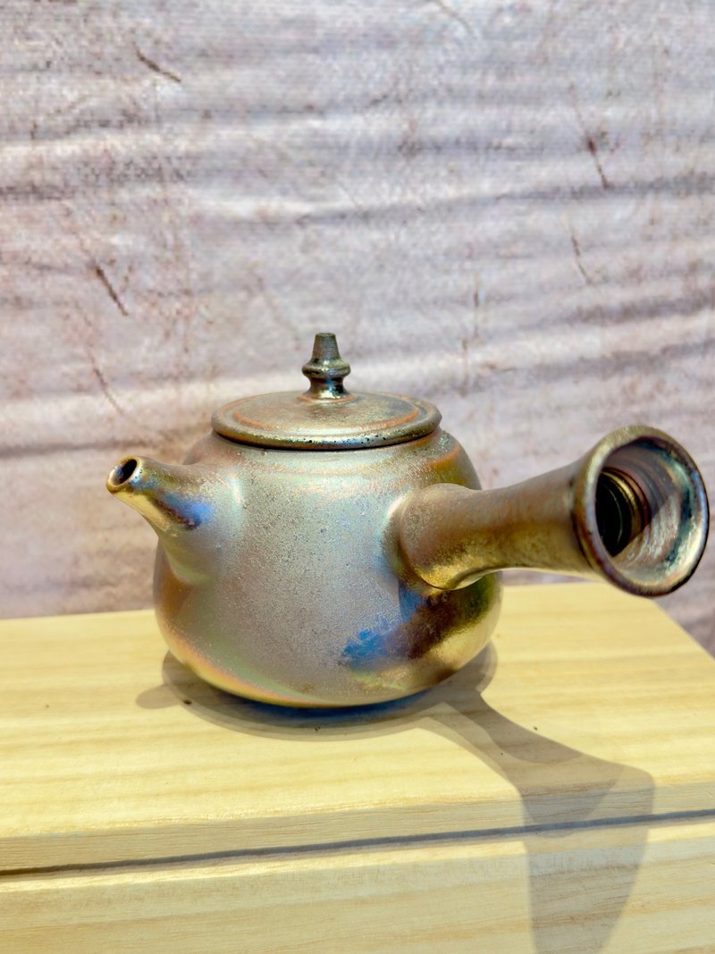 鎏金岁月 侧把柴烧壶 独一无二落灰金彩 - 茶具/茶杯 - 陶 
