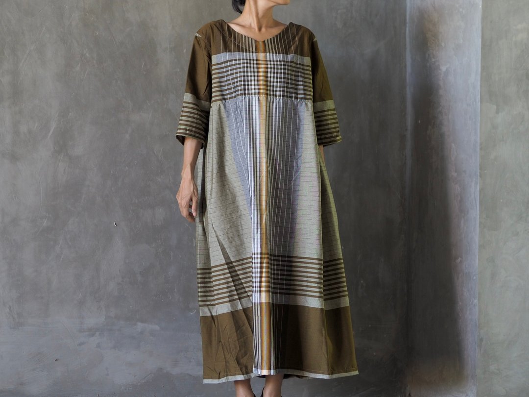 Salon dress with pleated back style / 25 - 洋装/连衣裙 - 棉．麻 卡其色