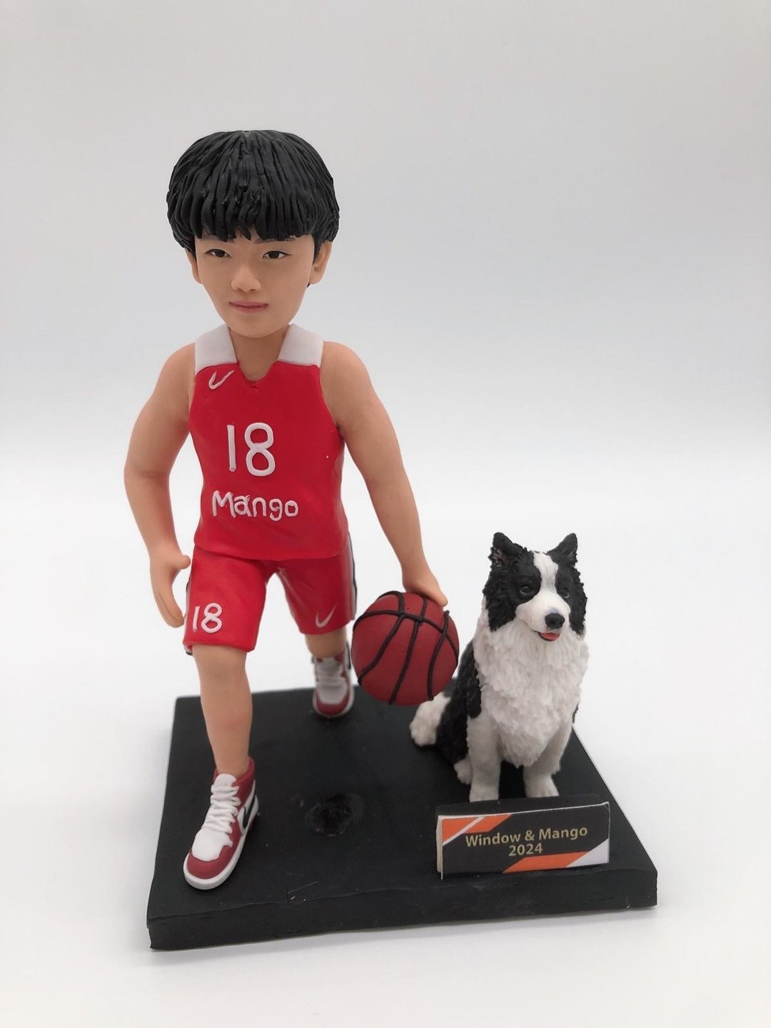 男、球与狗 场景 运动员礼物、篮球员公仔、运动纪念、宠物公仔 - 陶艺 - 陶 多色