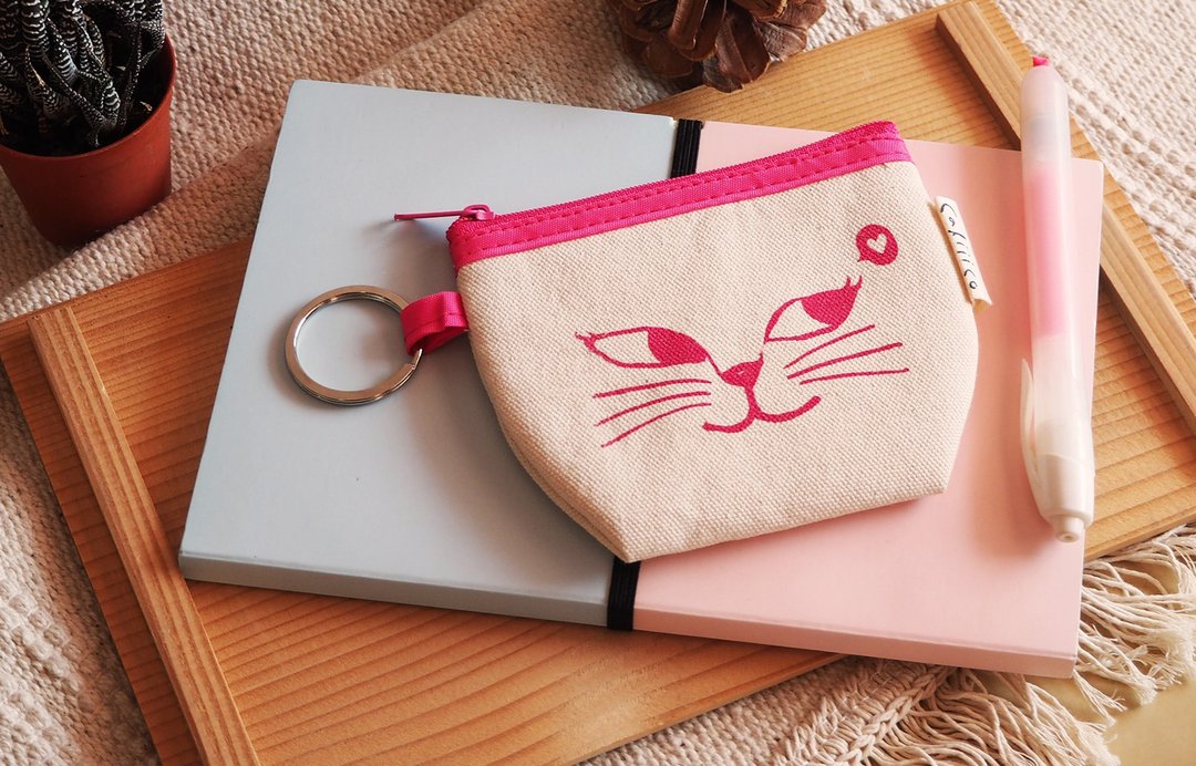 coin bag hand print with black cat - 零钱包 - 棉 卡其色