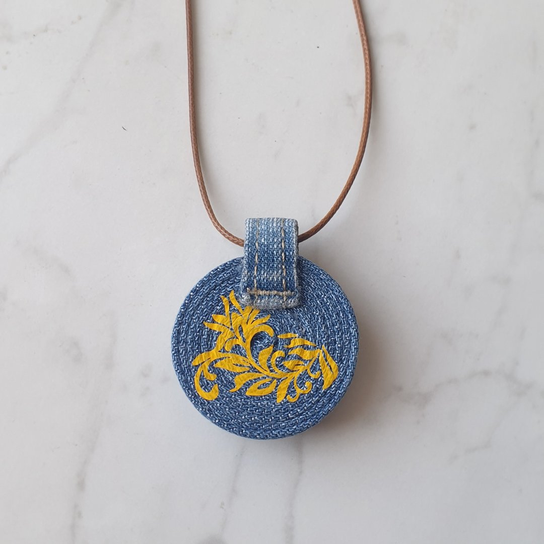 Jeans pendant Recycled denim pendant - 项链 - 其他金属 蓝色