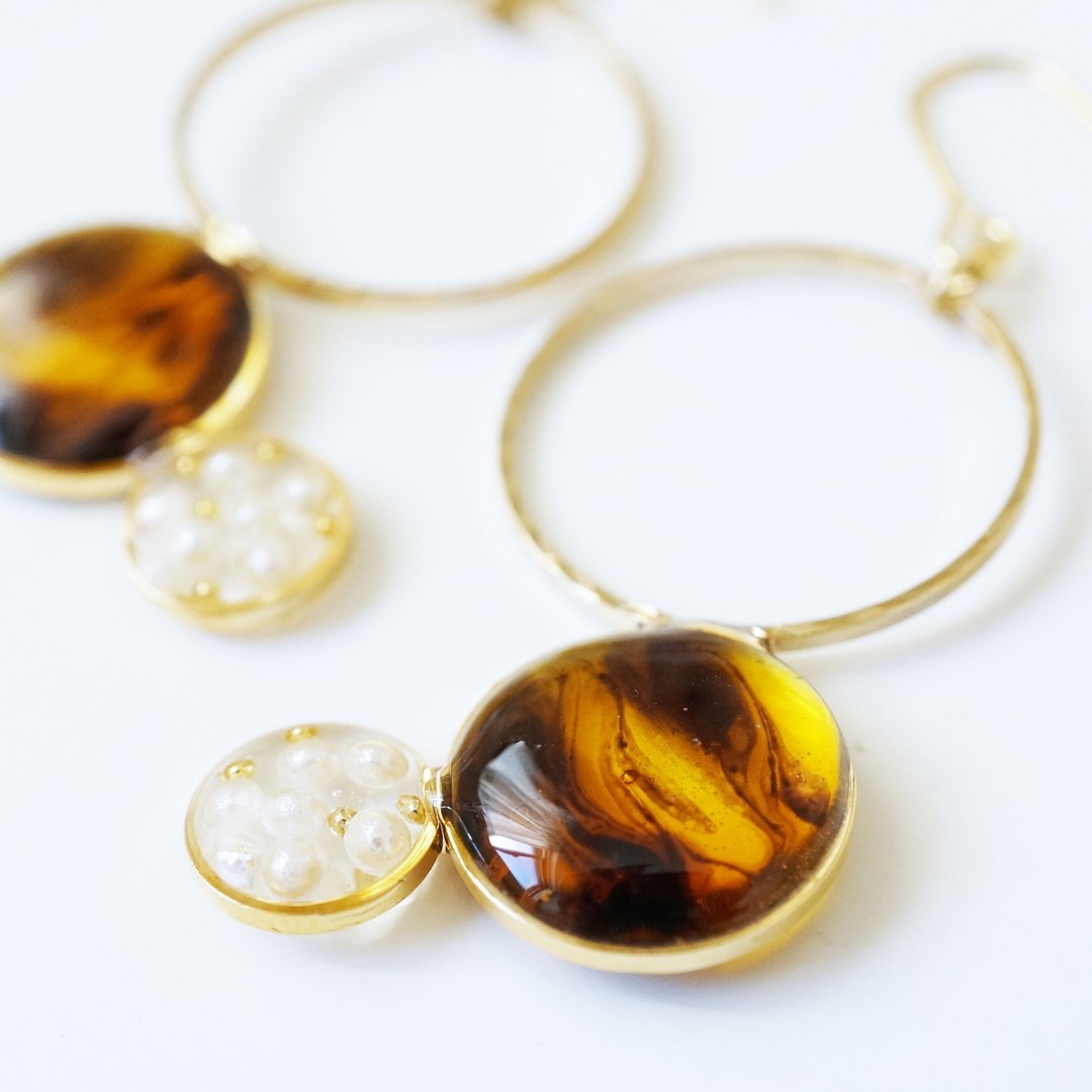 Tortoiseshell and ring pearl earrings or Clip-On - 耳环/耳夹 - 树脂 咖啡色
