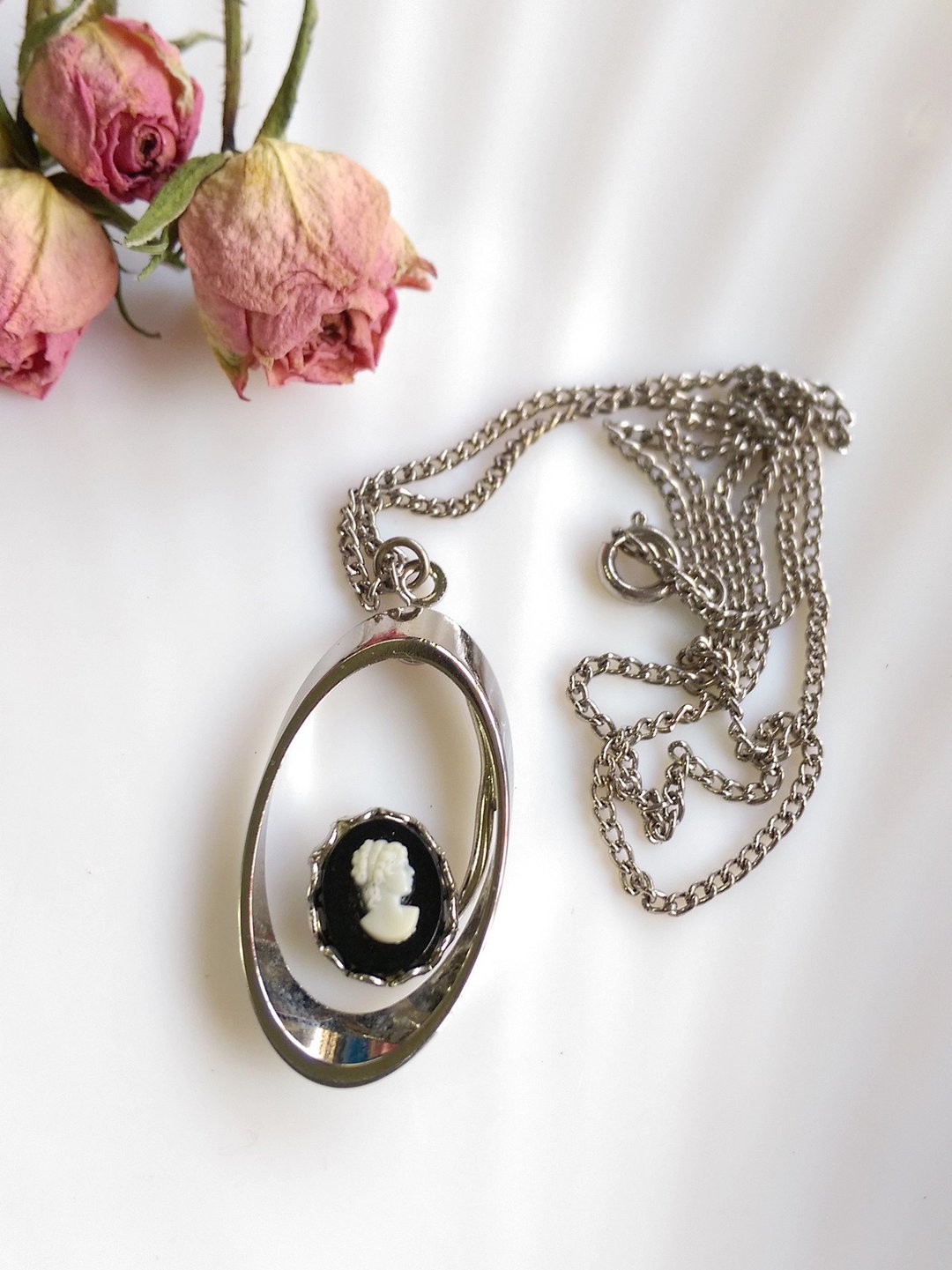 【西洋古董饰品】 CAMEO  仕女浮雕 银圈 项链 - 项链 - 其他金属 金色
