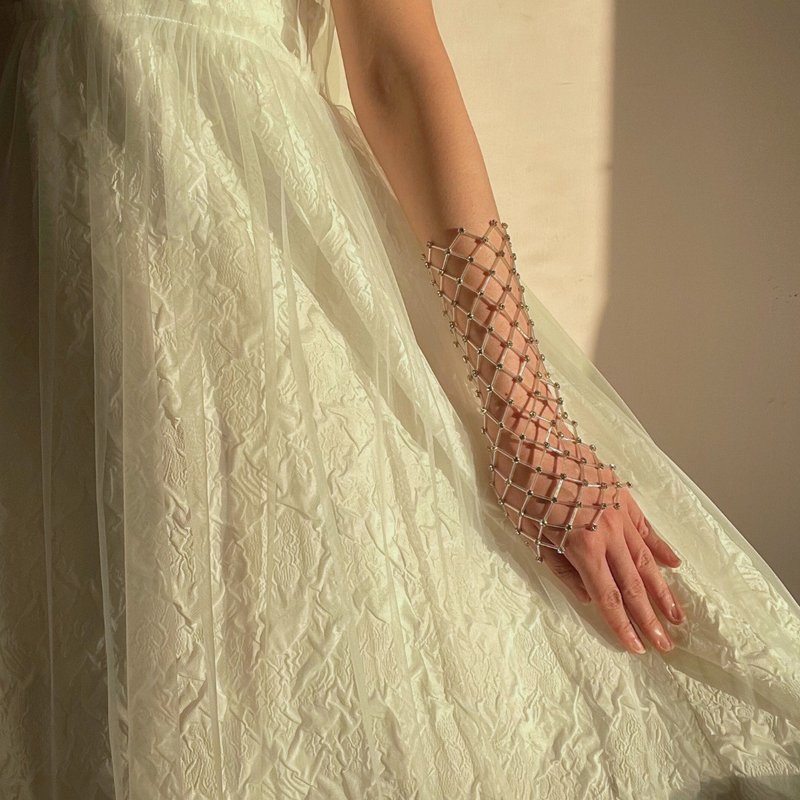 闪亮水钻透明菱格袖套 - 手套 - 玻璃 银色