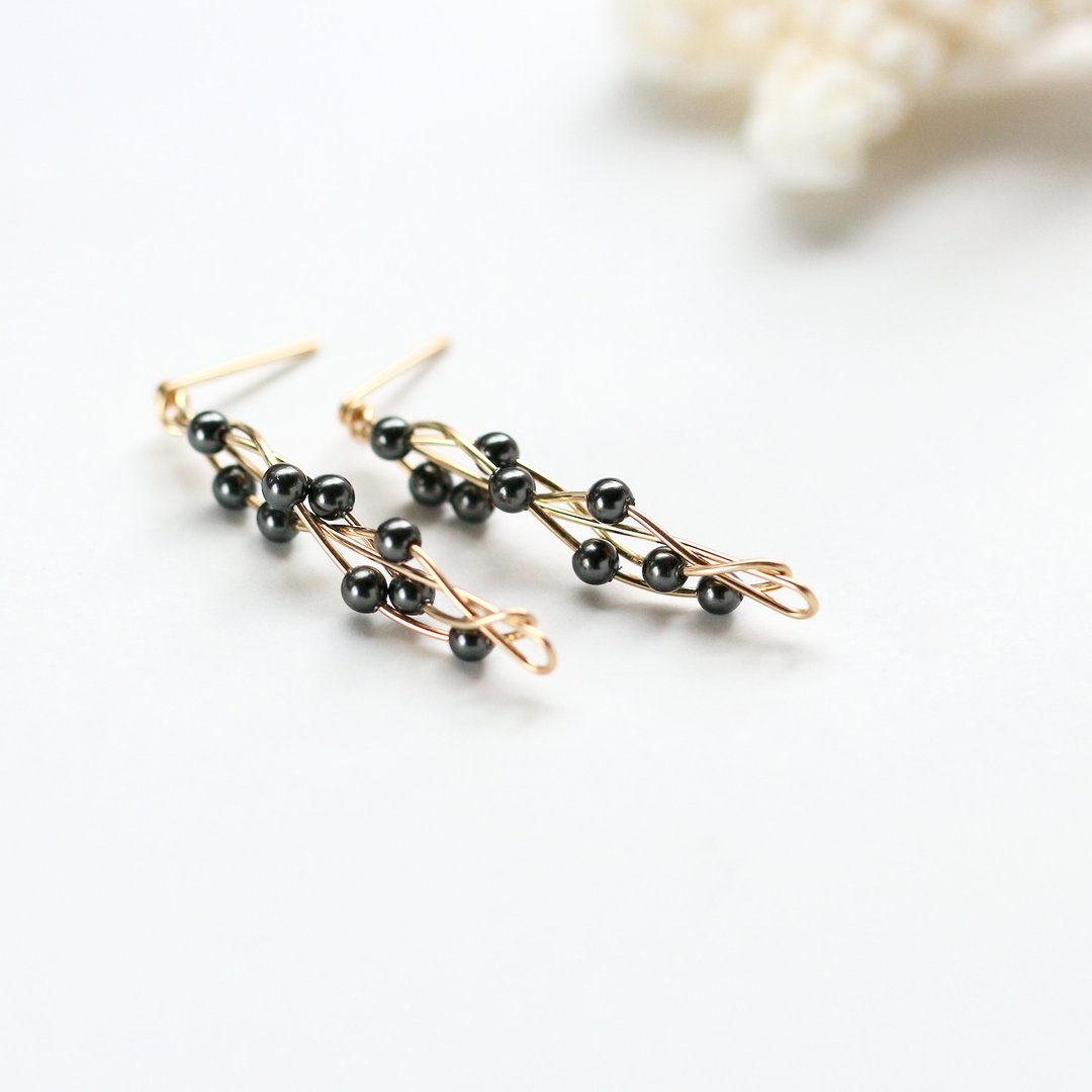 [Made-to-order] K14gf Swarovski Pearl Silver Black Bar Twist Pierced Earrings [gift box] - 耳环/耳夹 - 贵金属 黑色