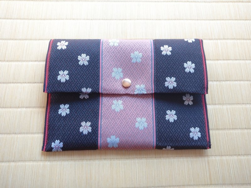 和风布艺小包 吉祥纹样【樱花 粉红・咖啡色】 红包袋 红包夹 现金袋 御朱印帐袋 日本制 手作 - 化妆包/杂物包 - 其他材质 多色