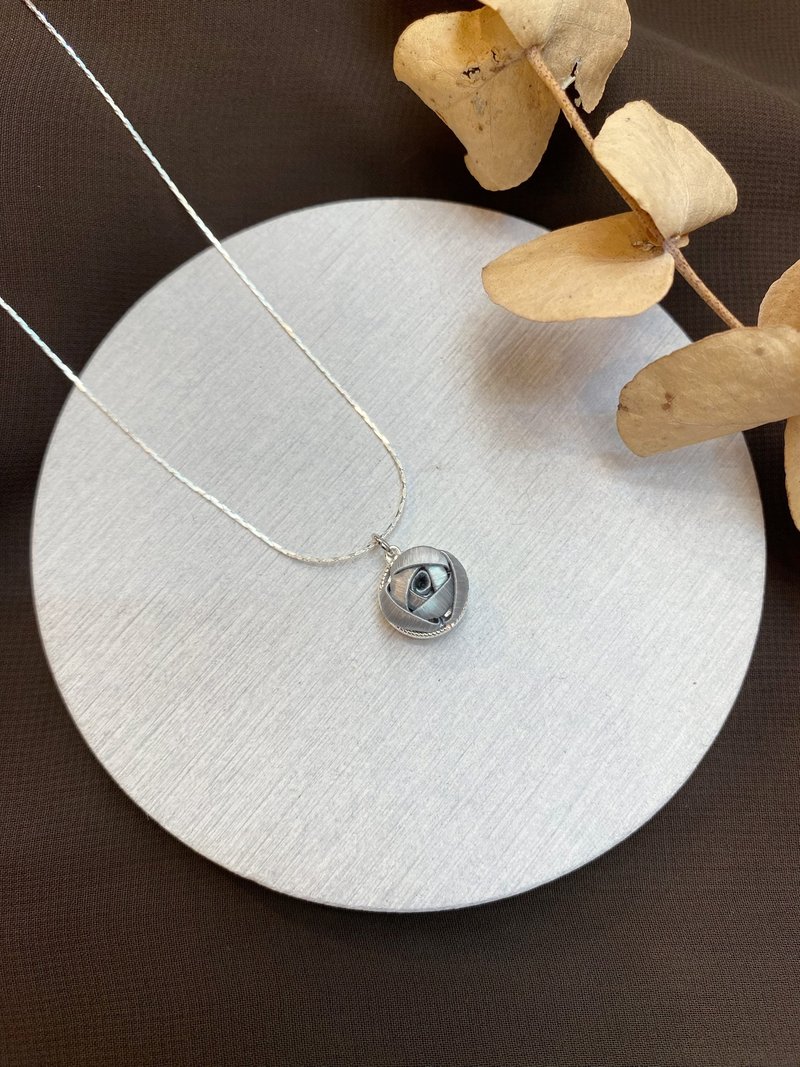 Re-Re【热卖款】蚕丝金工—单朵小玫瑰项链 新月蓝 - 项链 - 丝．绢 蓝色