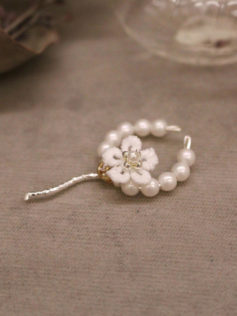 海边有座图书馆。MUCHAT手作珍珠蕾丝花戒指 - 戒指 - 其他材质 白色