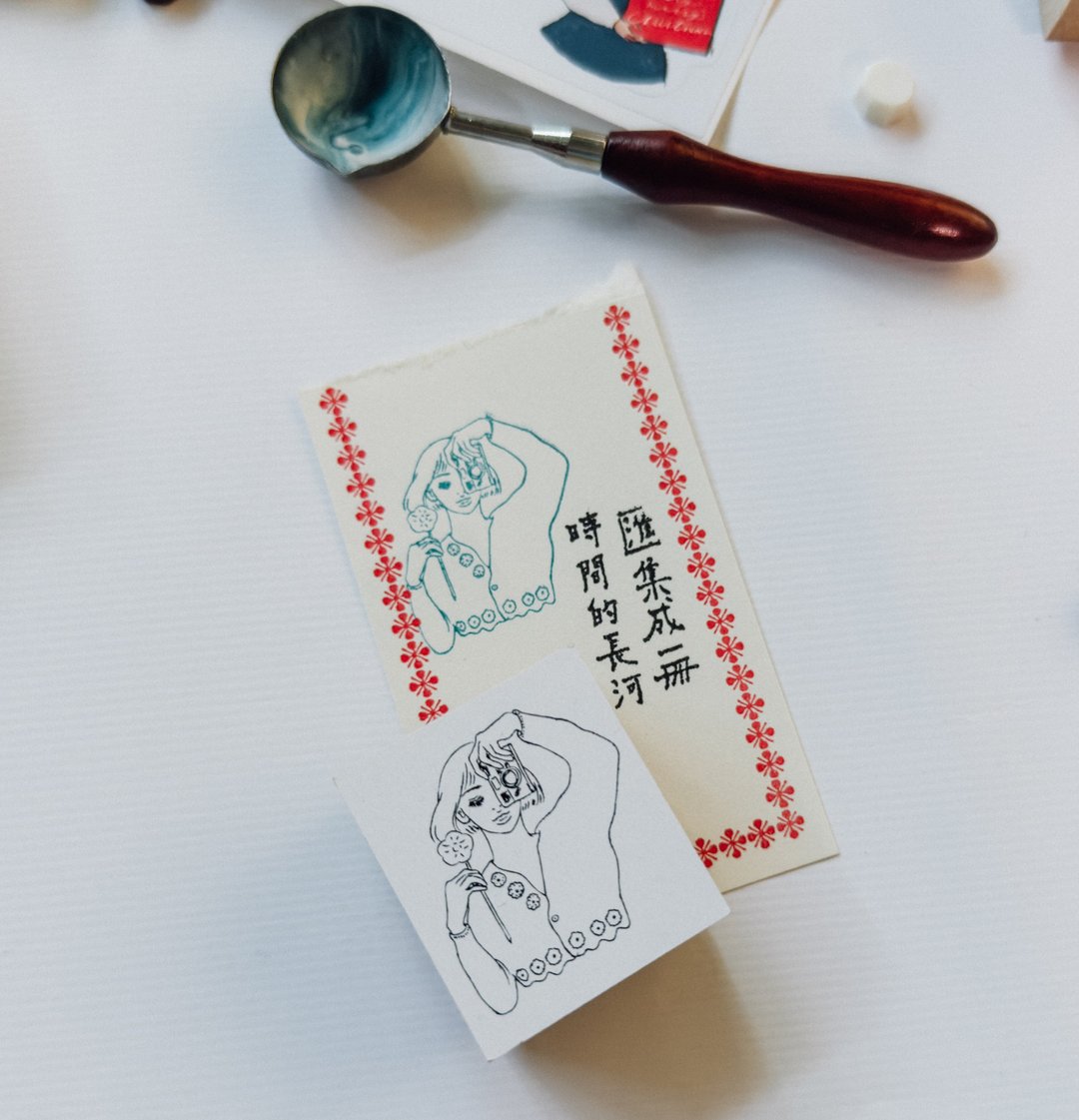 花田里的摄影女孩 木制印章 - 印章/印台 - 木头 