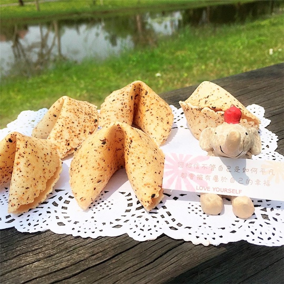 【QUOTES天天幸运饼】情人节礼物 喵喵的幸福礼盒 七味唐新子风味 手工现烤幸运饼干9入 FORTUNE COOKIE - 手工饼干 - 新鲜食材 红色