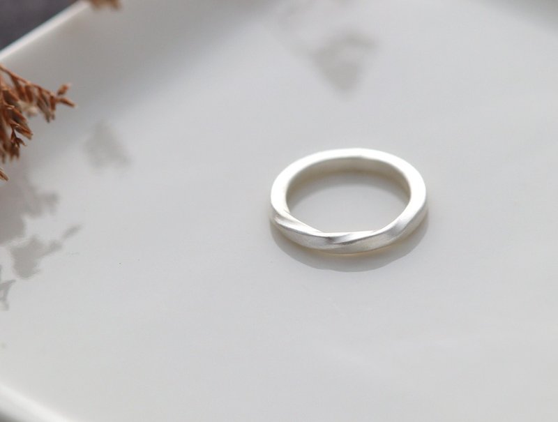 ni.kou 纯银 方形 双扭转 单戒 女戒 尾戒 - 戒指 - 其他金属 