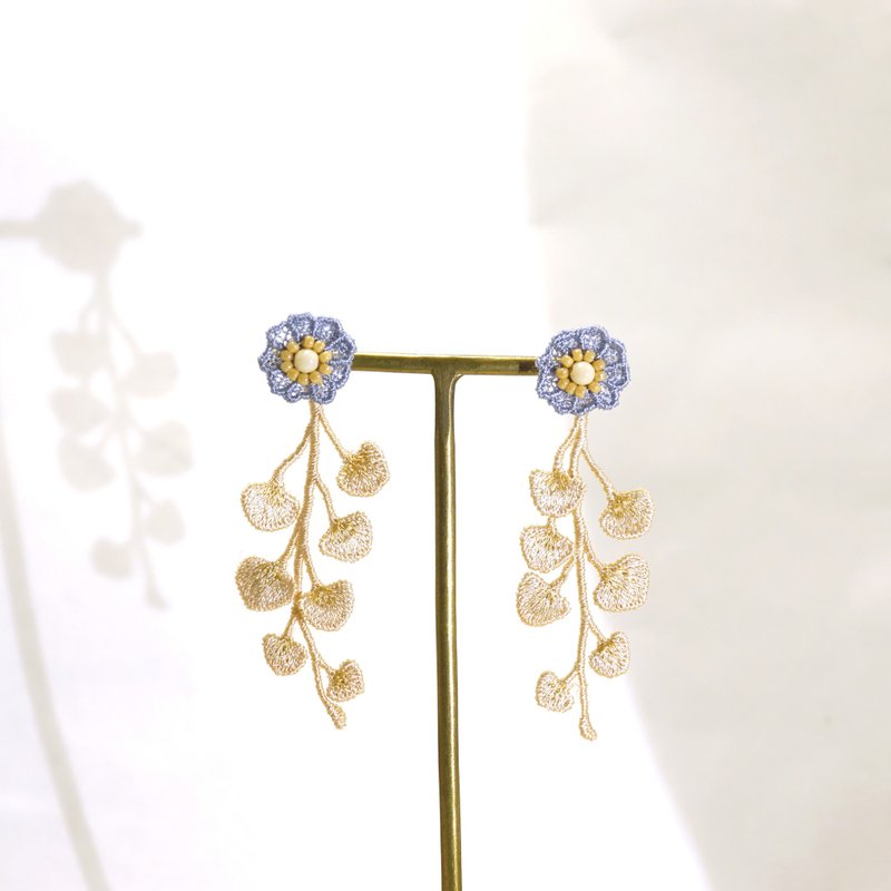 Floret embroidery earrings lavender - 耳环/耳夹 - 绣线 紫色