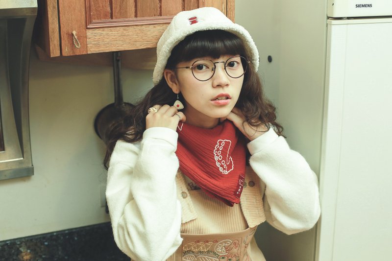 【岛上便当屋】 别噎着 水壶饭团刺绣毛绒圆顶帽 - 帽子 - 棉．麻 