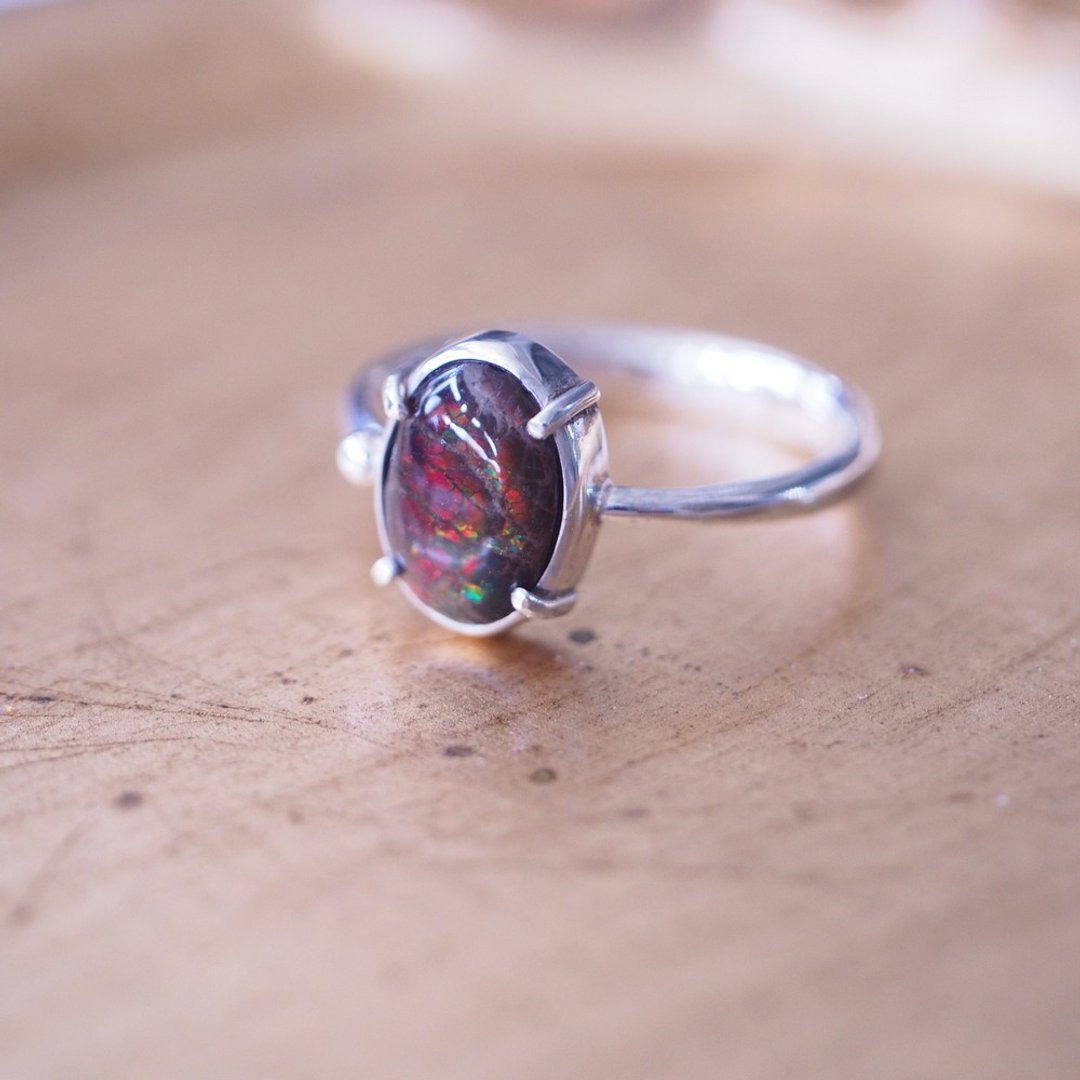 斑彩石 手工纯银戒指 彩斑菊石 Ammolite sterling silver ring - 戒指 - 纯银 多色