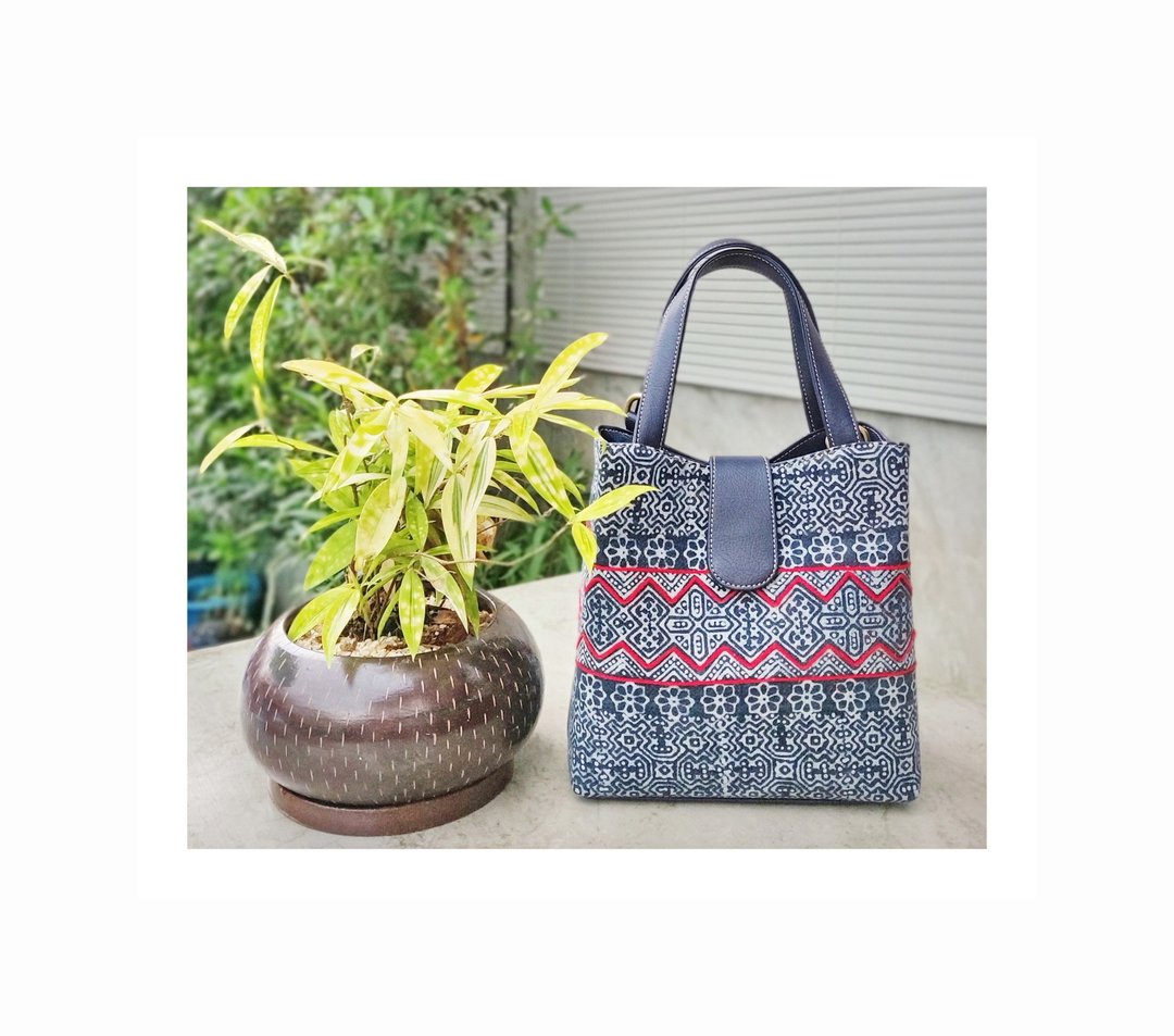 Miniature, Tribal Bag, Hmong Handbags, Water-splashed Bags, Indigo Purses - 手提包/手提袋 - 棉 蓝色