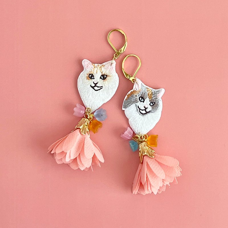 亲密猫咪“牡丹”与“噜哩噜”的耳饰 - 耳环/耳夹 - 绣线 粉红色