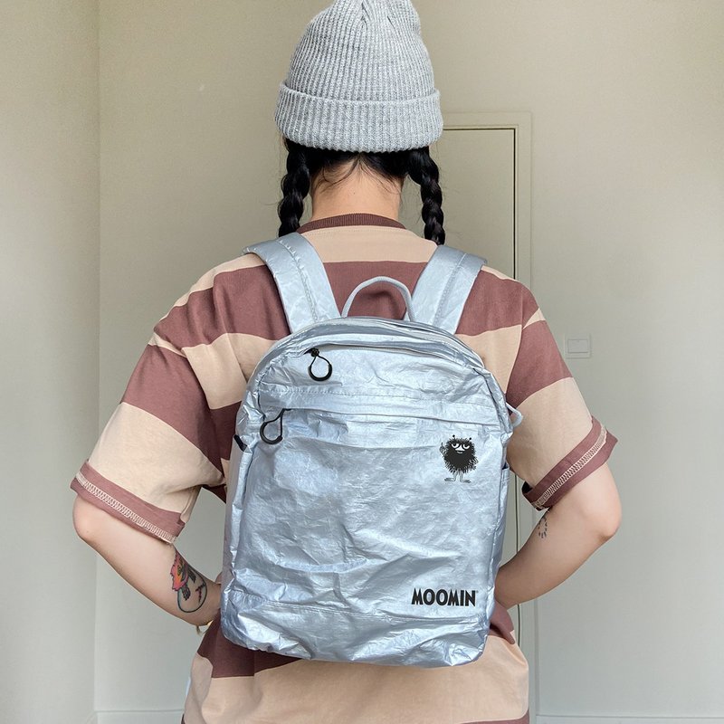【Pinkoi x Moomin】杜邦纸系列 纸感 mini银色 双肩后背包 - 后背包/双肩包 - 其他人造纤维 银色