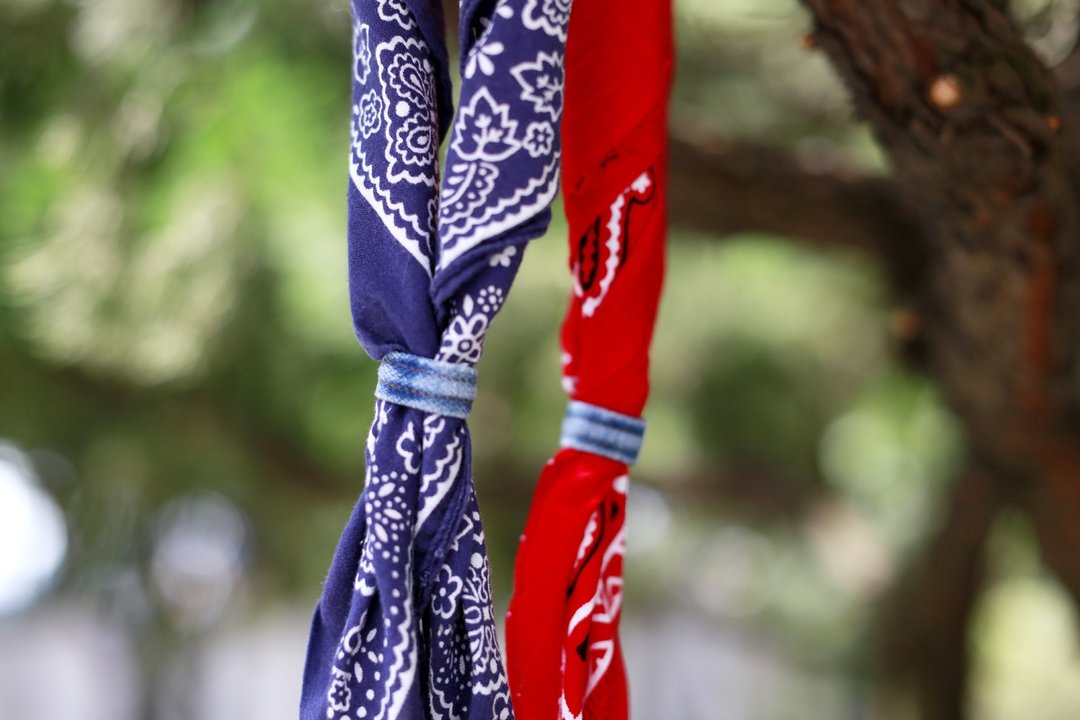 Vintage bandana 配牛仔布圈 - 丝巾 - 棉 红色