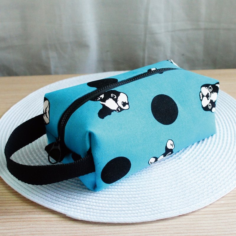 Lovely大容量法斗吐司文具控笔袋、蓝底点点法斗 - 铅笔盒/笔袋 - 棉．麻 蓝色