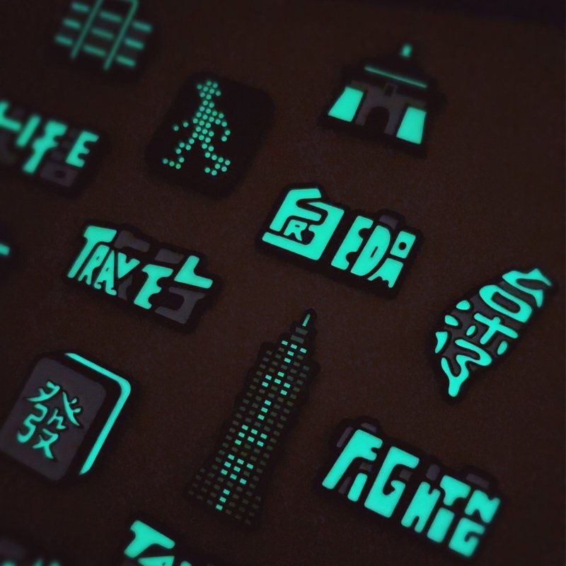 夜光岛语徽章－套组－8款 - 徽章/别针 - 其他金属 黑色