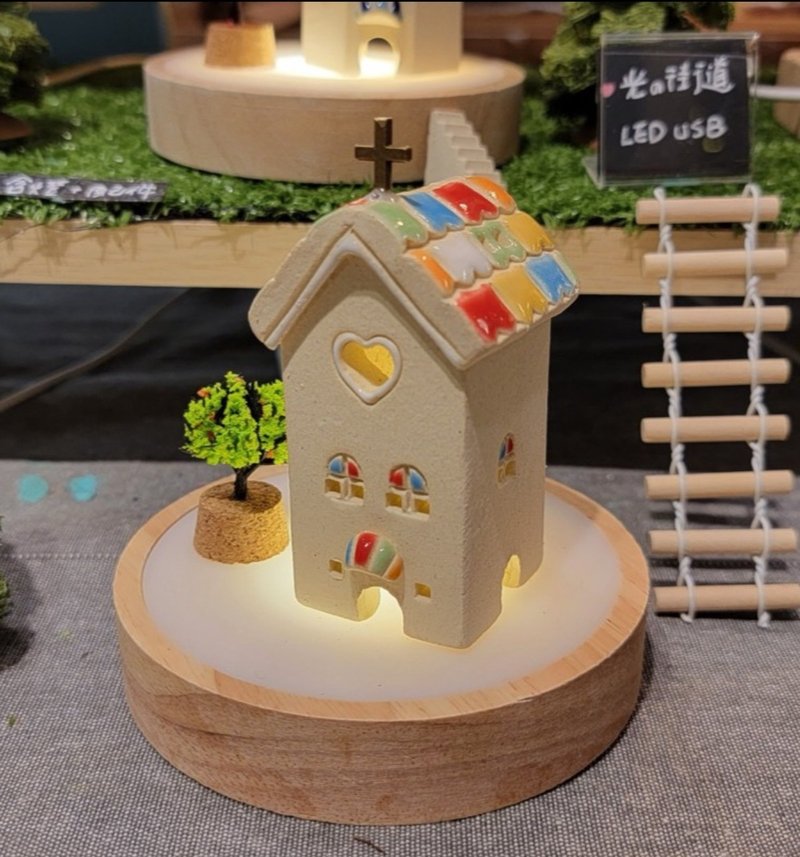 彩绘教堂件组1栋教堂+小树+1木座灯 - 摆饰 - 陶 多色