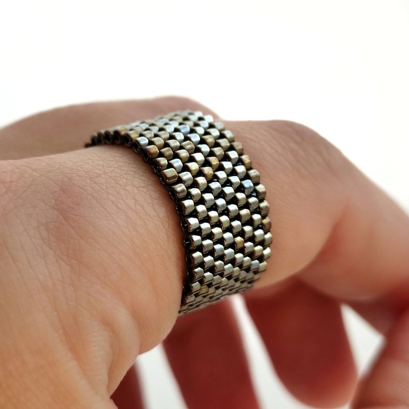 Metallic Steel Luster Beautiful bead ring Handmade jewelry Wide flexible ring - 戒指 - 玻璃 银色