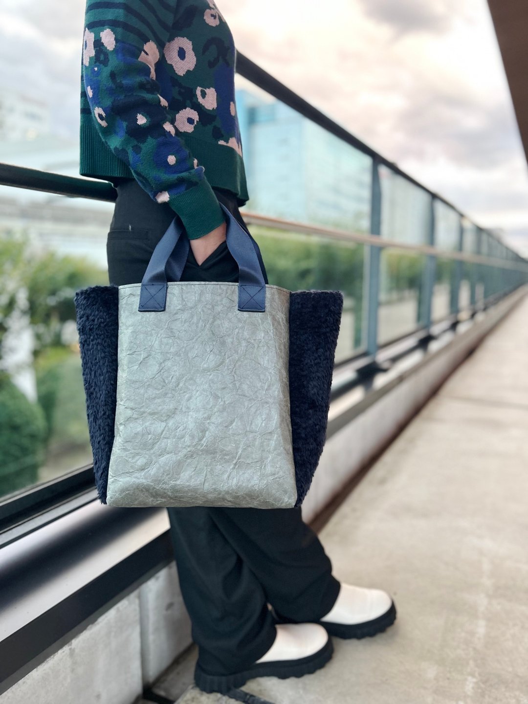 【东京直送】意大利制羊羔绒/深海蓝 特殊材质 环保托特包 olive gray / M - 手提包/手提袋 - 防水材质 绿色