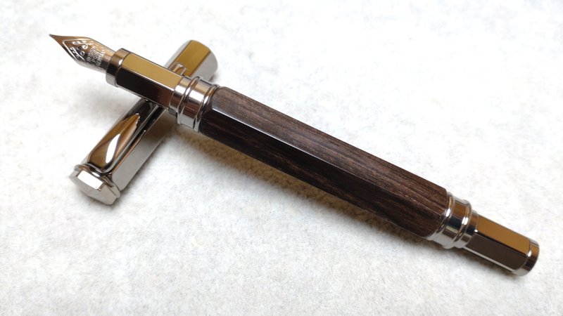 磁吸-六角钢笔、台湾桧木、台湾龙柏、台湾肖楠、墨西哥黄金檀 - 墨水 - 木头 黑色