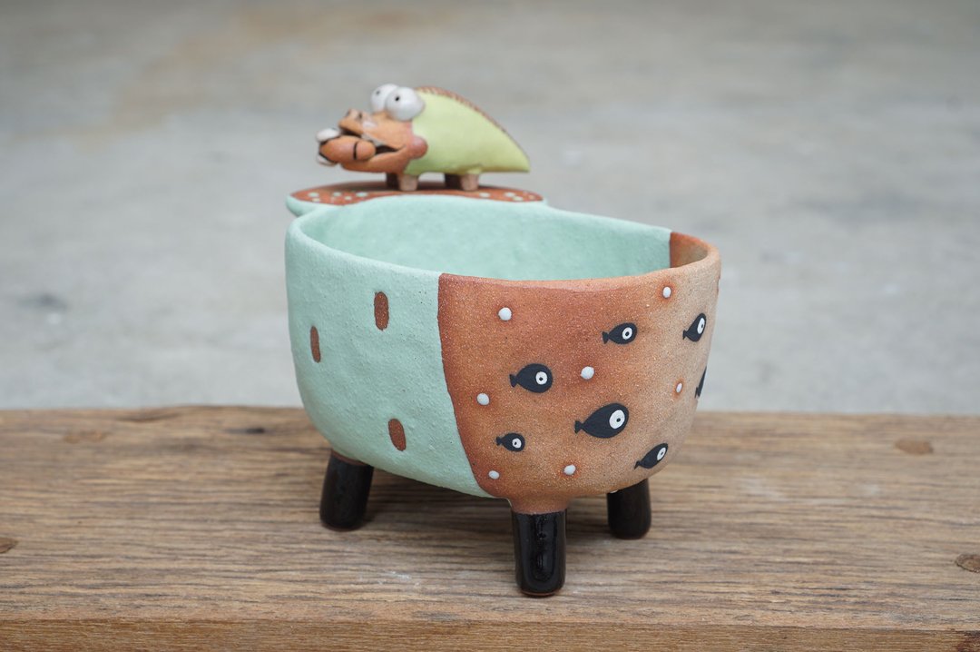 Plant pot with a crocodile ,lithops,cactus,ceramics,pottery,handmade - 花瓶/陶器 - 陶 蓝色